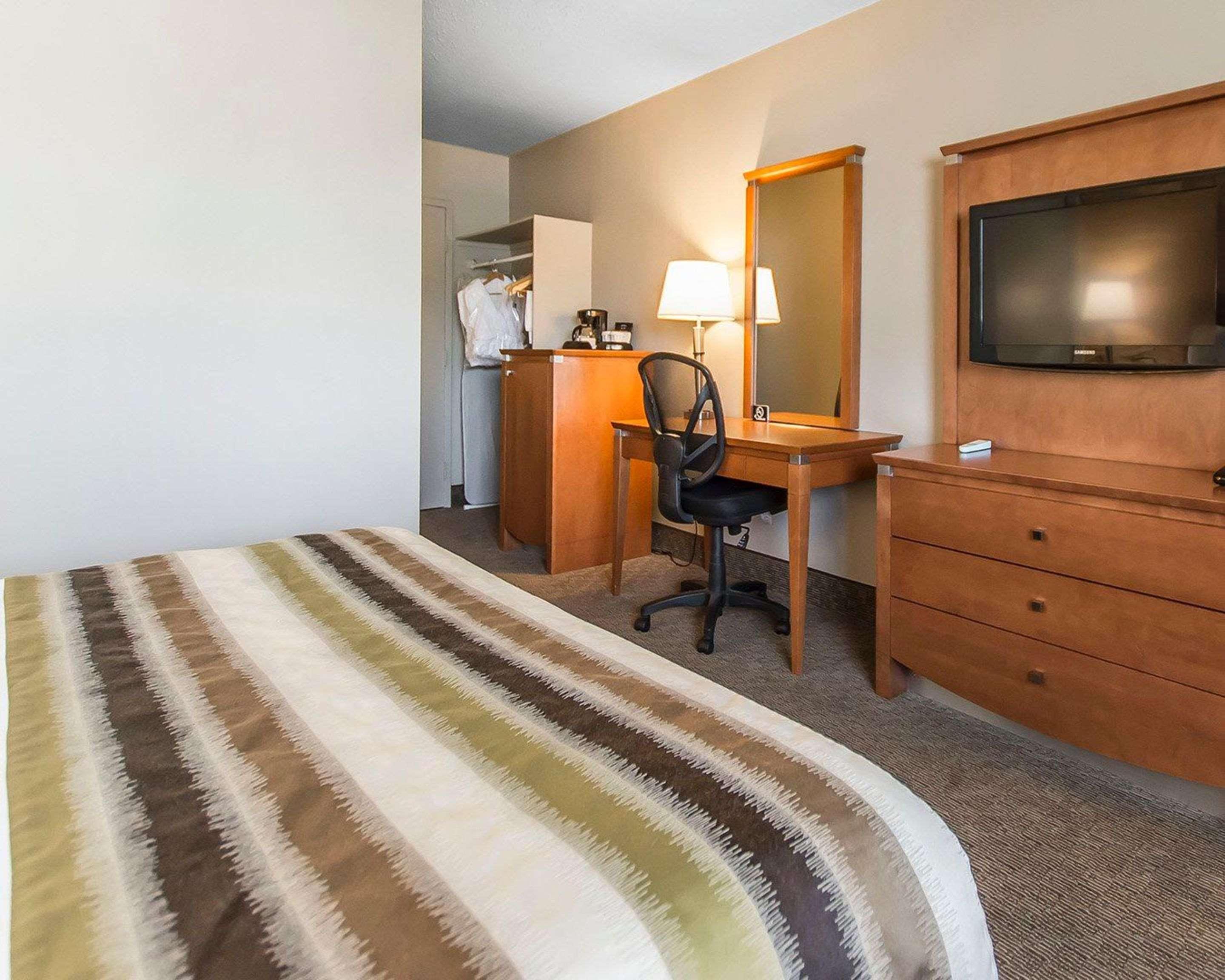 Quality Inn Rouyn-Noranda Extérieur photo