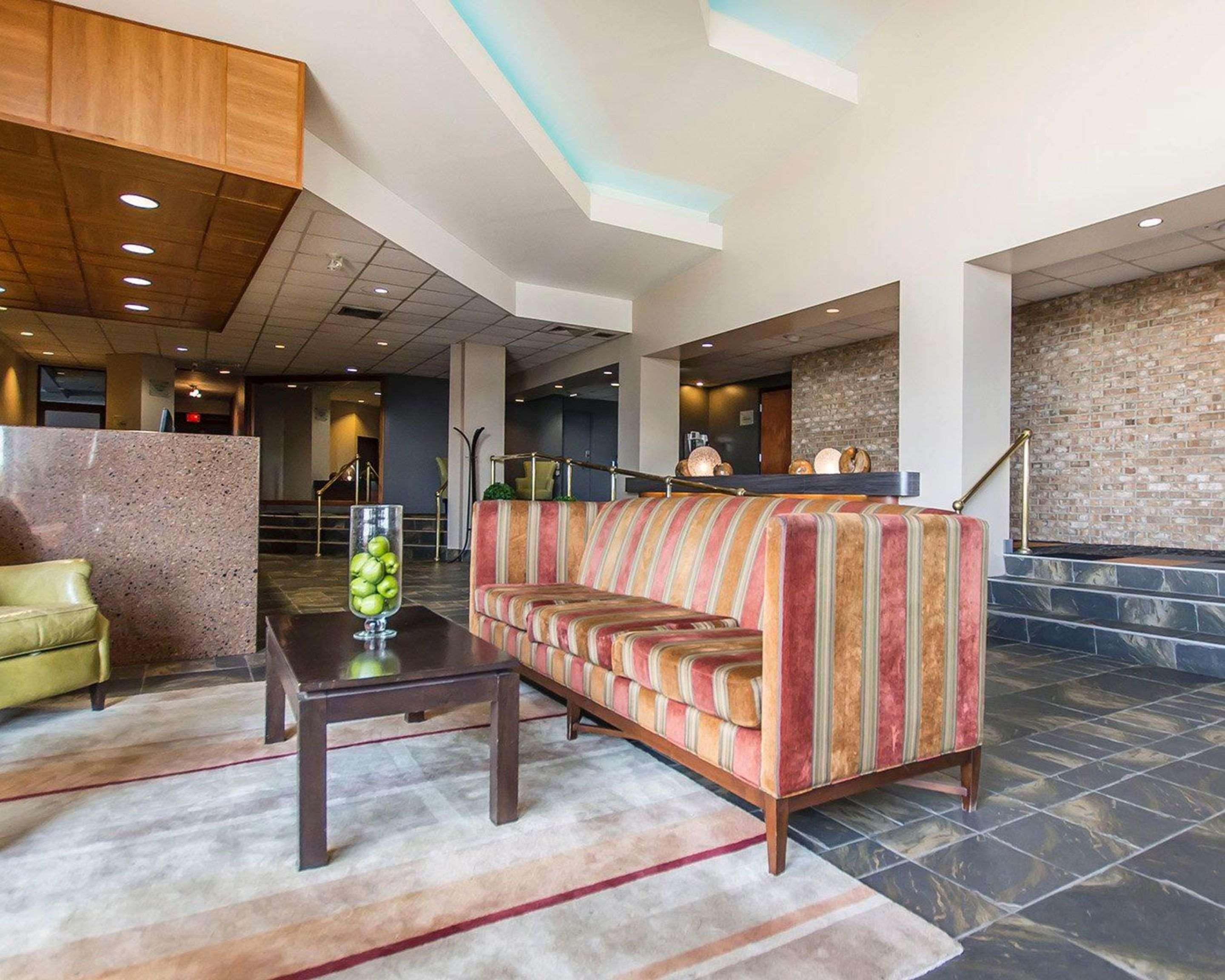 Quality Inn Rouyn-Noranda Extérieur photo