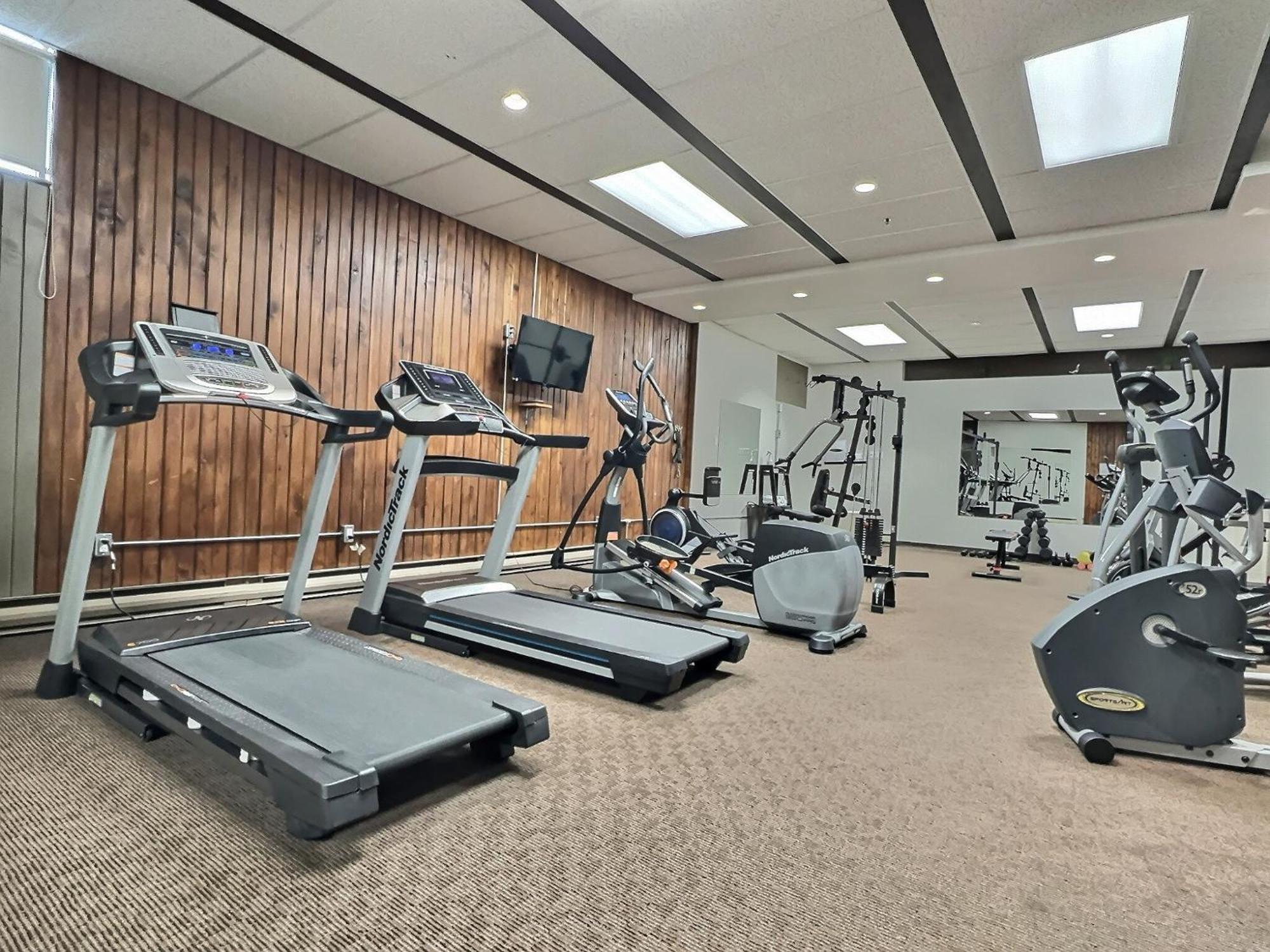 Quality Inn Rouyn-Noranda Extérieur photo