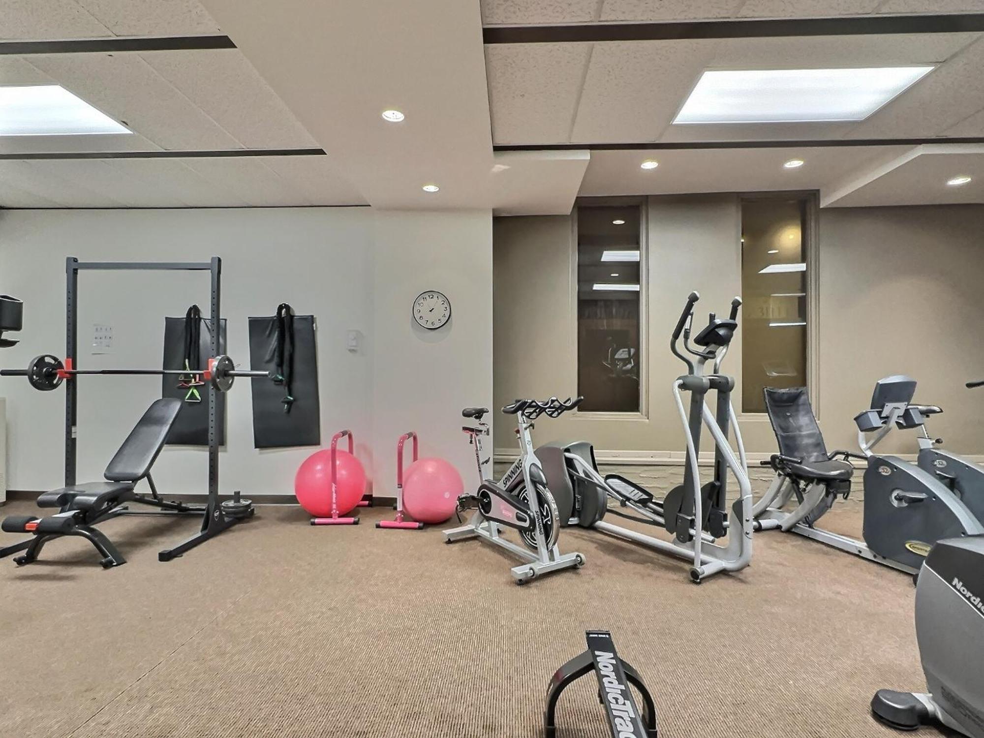 Quality Inn Rouyn-Noranda Extérieur photo