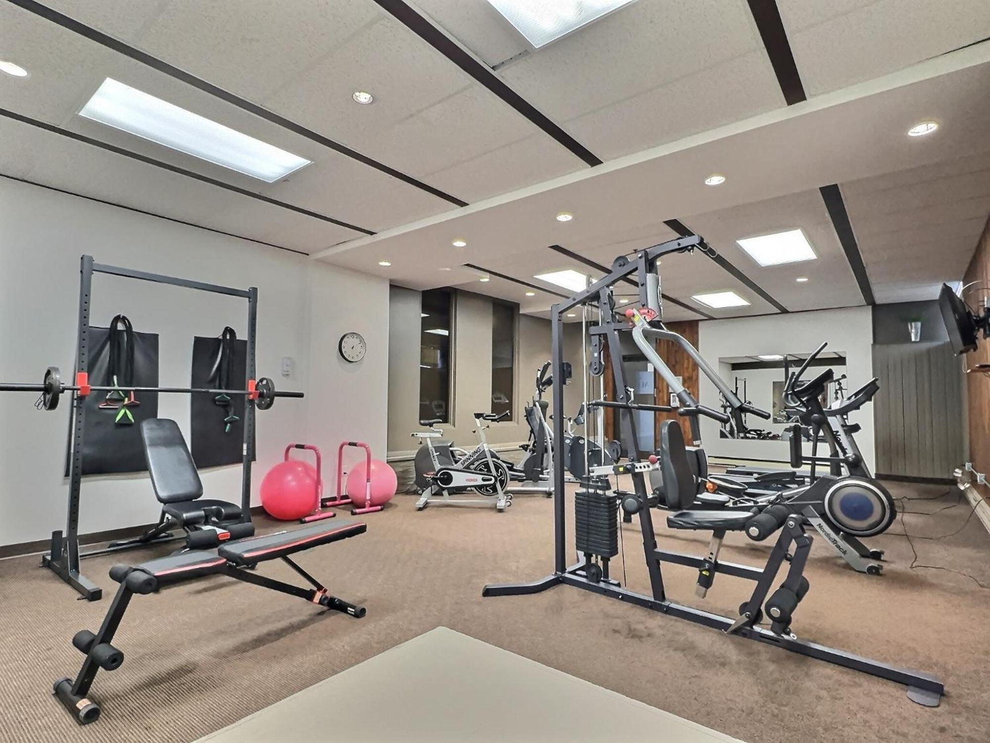 Quality Inn Rouyn-Noranda Extérieur photo